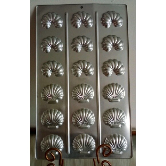 Vintage Wilton Cookie "Seashell" Mold Metal Tray - Picture 4 of 5